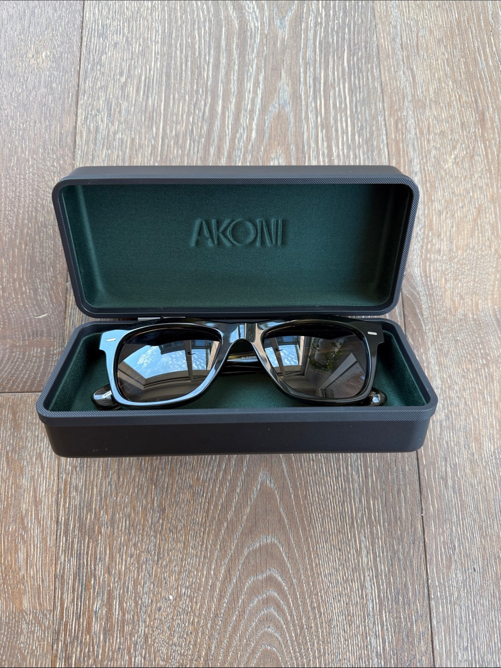 AKONI ‘Columba 50’ Sunglasses in Green Swirl - Picture 12 of 12
